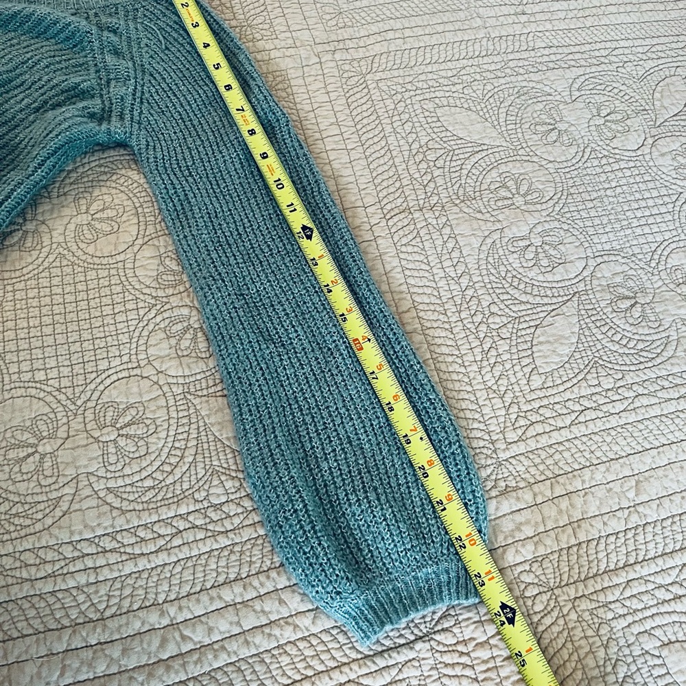 Cropped Sweater - Picture 8 of 9
